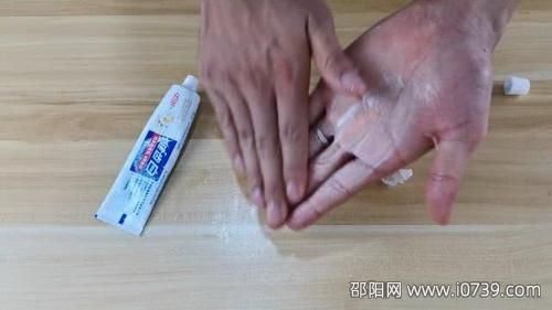 牙膏的妙用：不仅止龋防蛀 还是神奇的清凉消肿剂